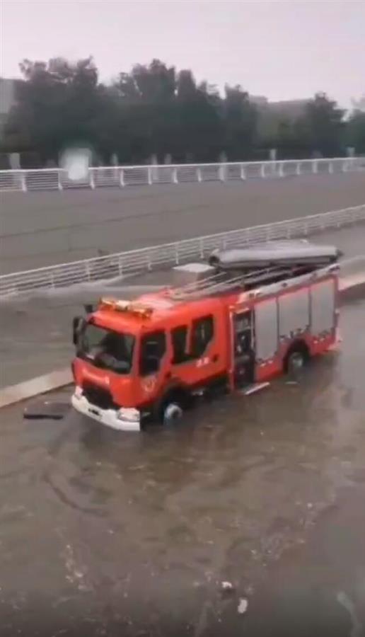 天津暴雨一车主被困地道遇难